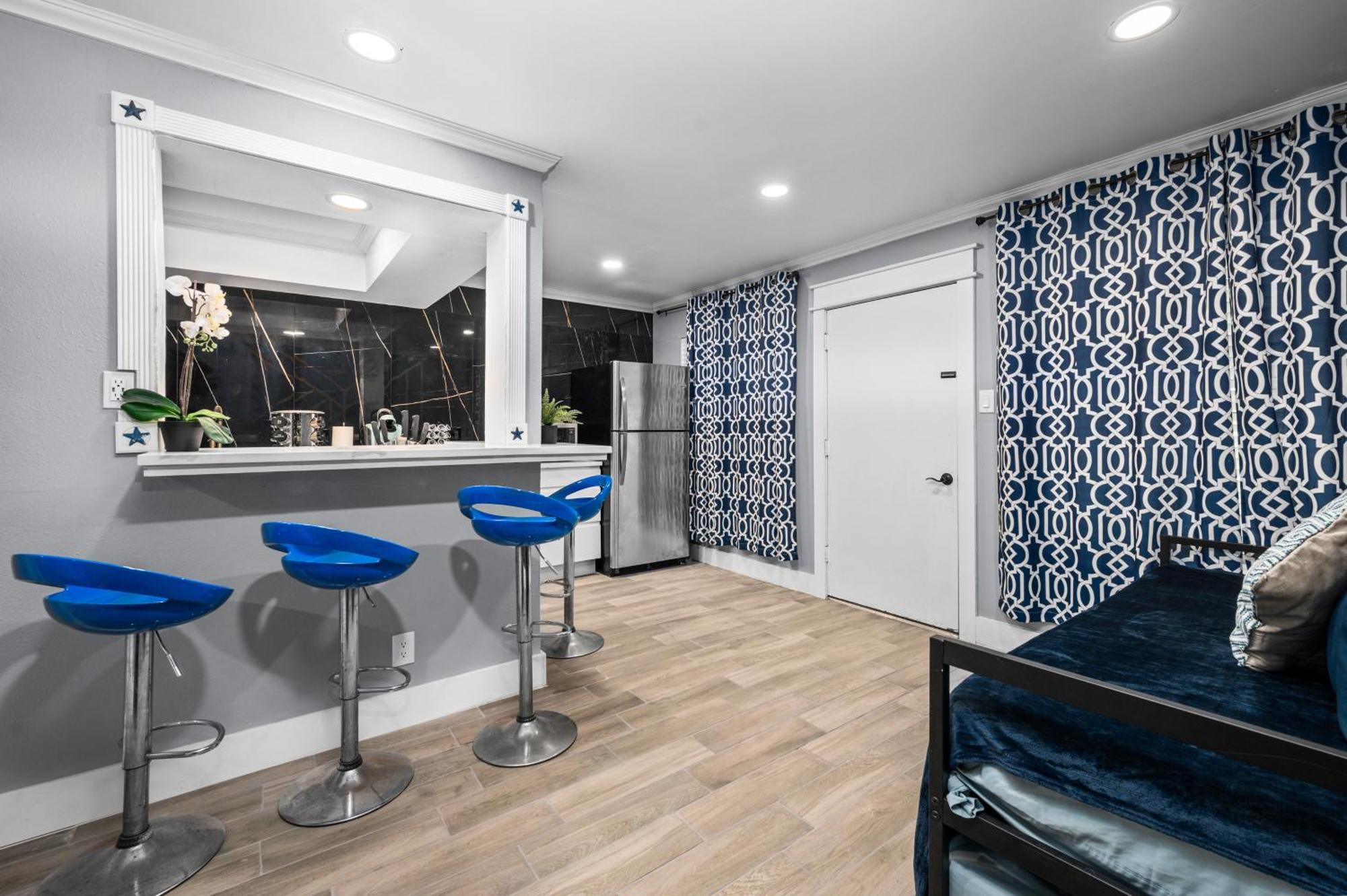 Bright & Airy Apt Close To Everything With Free Park Appartement Houston Buitenkant foto